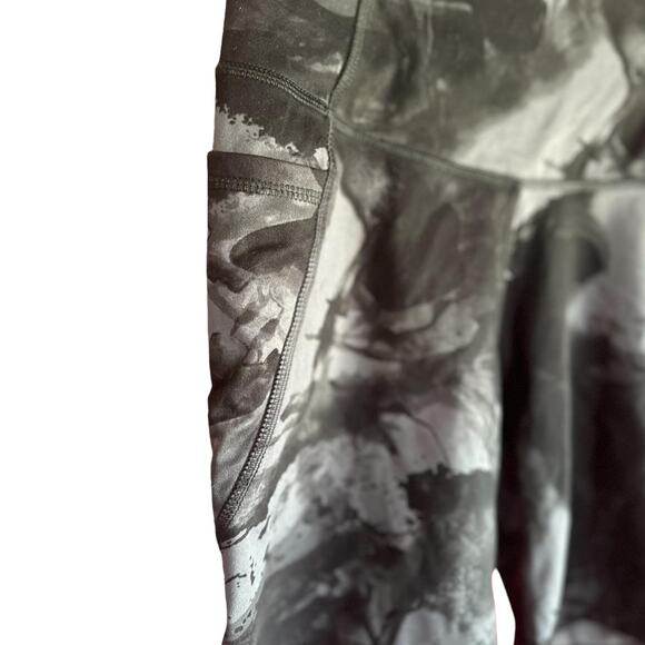 Womens Shorts Size Small Gray Workout Gym Athletic Pockets Outdoor Activewear - Picture 2 of 5